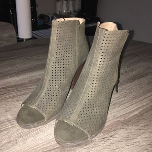 heeled boots